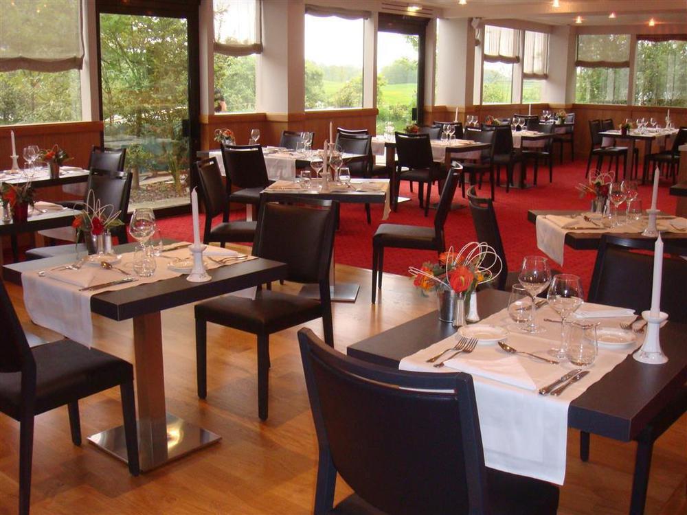 Domaine Du Gouverneur, Hotel, Restaurant & Golf Monthieux Ресторан фото